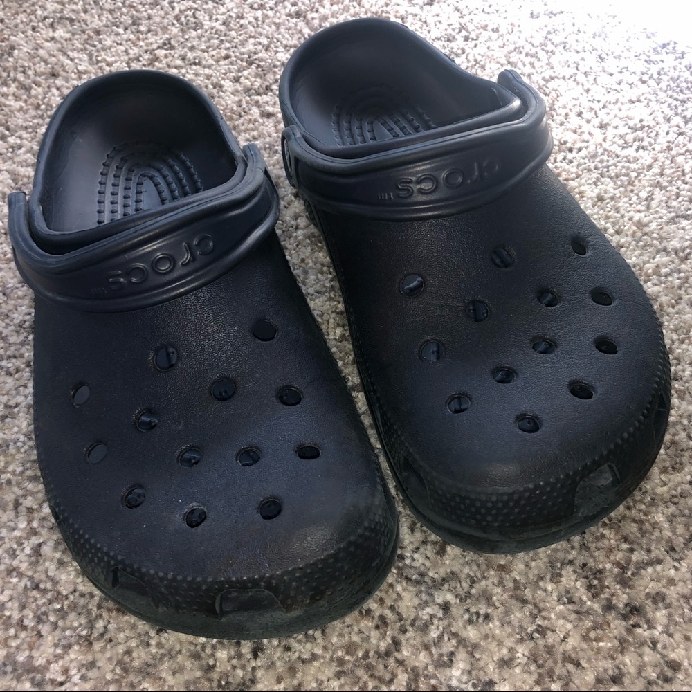 navy blue crocs